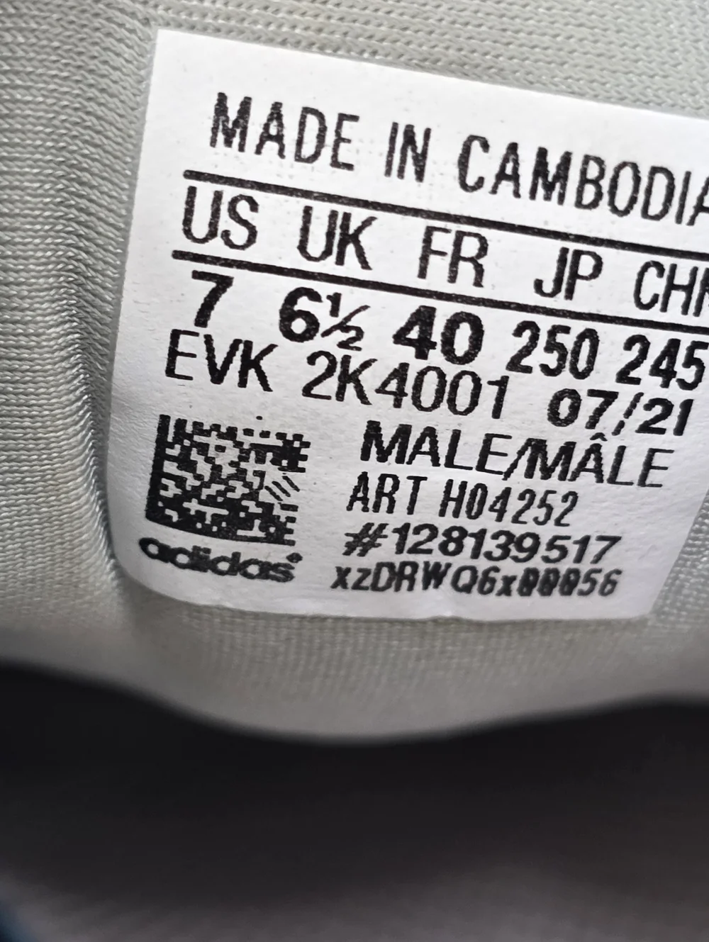 adidas Originals Ozelia‎ Men's Silver Triple Grey Shoe Sneakers HO4252 Size 7.